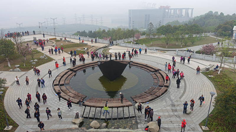 2017-04-05_094951 china-2017.jpg - Drei-Schluchten-Staudamm - Aussichtsplattform